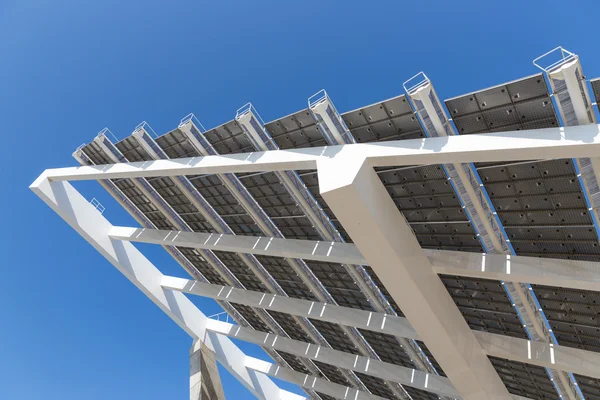 Detail eines großen Solarmoduls in Barcelona, Spanien — Stockfoto