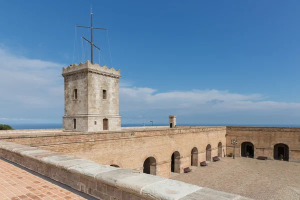 Grande torre de Castelo de Montjuic, Barcelona, Espanha — Fotografia de Stock