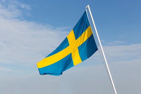 Флаг Швеции, дующий на ветру — стоковое фото