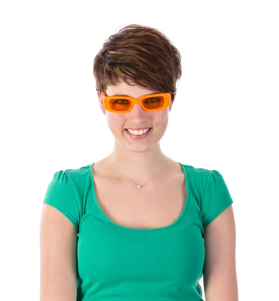 Mujer joven bonita con gafas de sol naranjas — Foto de Stock