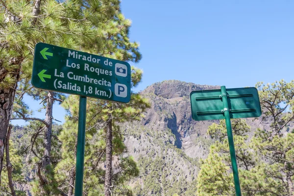 Segnale stradale per gli escursionisti sulle montagne di La Palma, Isole Canarie — Foto Stock