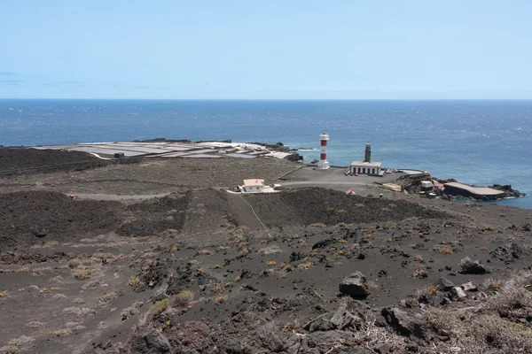 Saltdammar och fyren vid la palma, Kanarieöarna, Spanien — Stockfoto