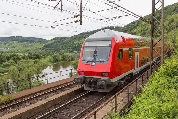 Train driving along river Moselle in Germany — Stock Photo, Image