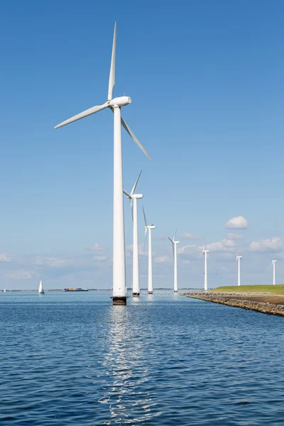 Wind turbines along Dutch coast near Urk — Stock Photo, Image