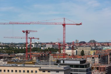 İnşaat vinçleri ile Berlin Hava cityscape