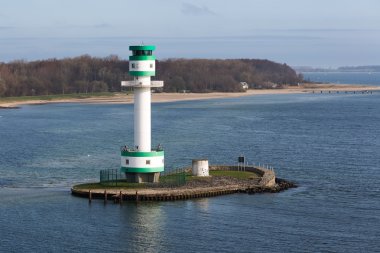 kiel, Almanya harbor yakınlarında küçük bir ada deniz feneri