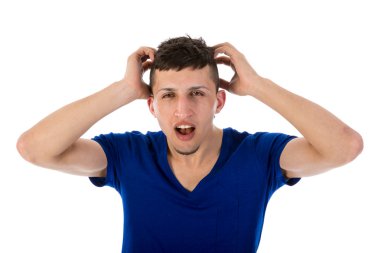 hayrete düşmüş adam elleriyle saç