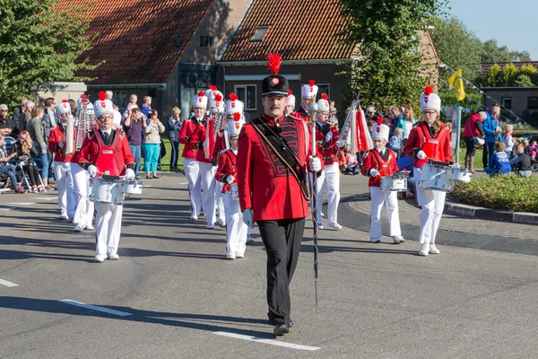 NIEUWEHORNE, THE NETHERLANDS - SEP 28: Marching band 'Marko's' walking in a countryside parade during the agricultural festival Flaeijel on September 28, 2013, the Netherlands — Stock Photo, Image
