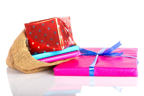 Jute zak met cadeautjes, een Nederlandse traditie op sinterklaas evenement in december — Stockfoto