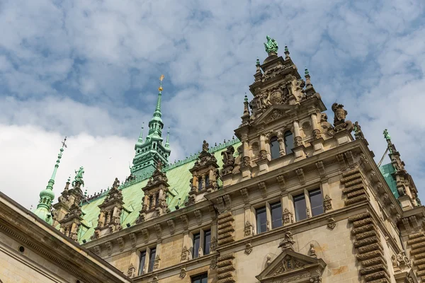 Detalhe da fachada do famoso Rathaus (Câmara Municipal) em Hamburgo, Alemanha — Fotografia de Stock