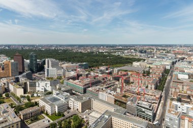 Berlin potsdamer platz ve tiergarten parkı ile havadan görünümü