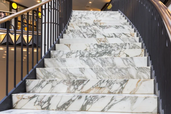 アールデコの大理石の階段 — ストック写真