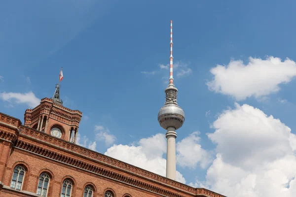 Television tower Berlin behind the facade of the Rotes Rathaus — Stock Photo, Image