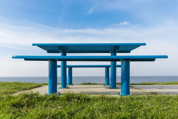 Steel picnic table at Dutch coast — Stock Photo, Image