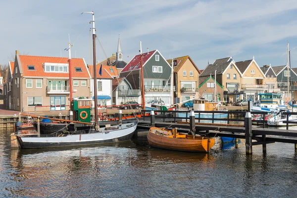 Porto olandese di Urk con navi da pesca tradizionali in legno — Foto Stock