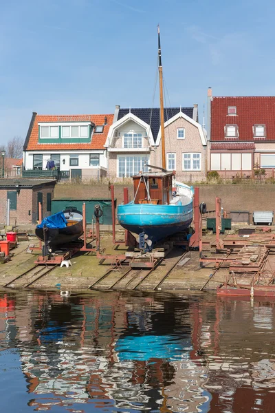 Dutch shipyard of Urk with historic fishing ships — Stock Photo, Image