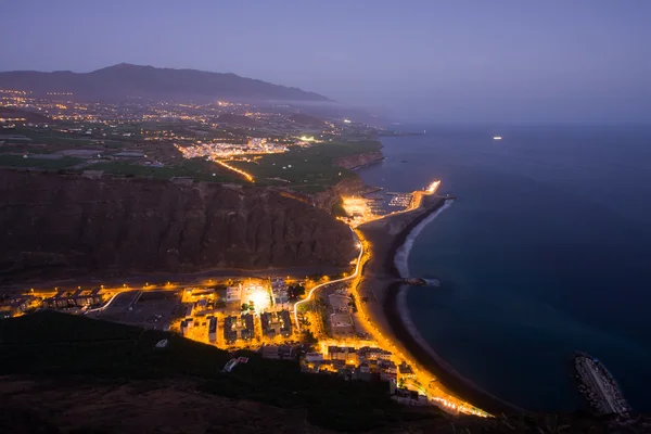 Veduta aerea notturna di Tazacorte alle Canarie La Palma — Foto Stock