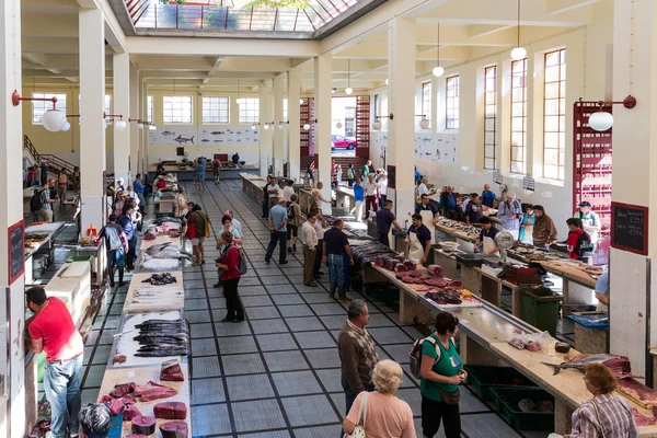 Mercado de peixe famoso Mercado dos Lavradores do Funchal, Madeira — Fotografia de Stock