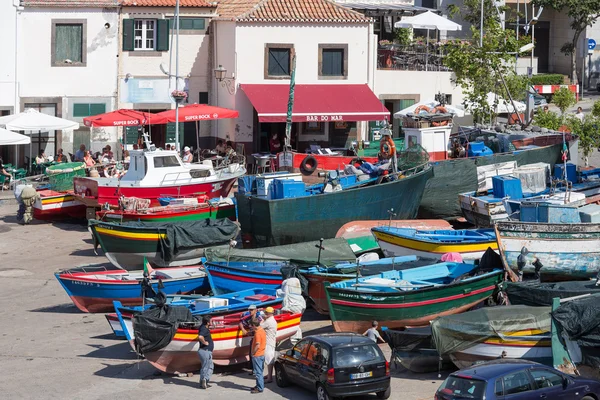 Harbor with fishermen and fishing ships in Funchal, Portugal — Stock Photo, Image