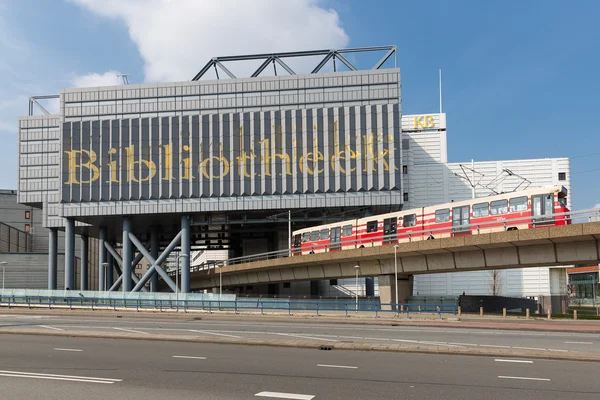 Vue de face de la Bibliothèque royale des Pays-Bas à La Haye — Photo