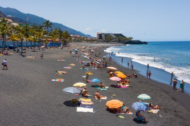 güneşlenme insanlar beach la palma Adası, İspanya
