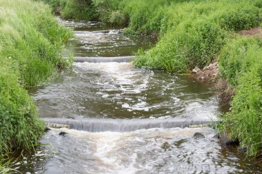 Bir baraj Hollandalı nehir Vecht boyunca balık merdiven