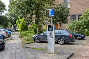Otoparkmetresi ve arabası olan Hollanda Otoparkı