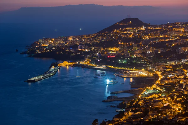 Flygfoto över funchal på natten, ön madeira — Stockfoto