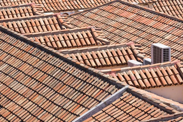 Vista aerea di tetti di piastrelle rosse — Foto Stock