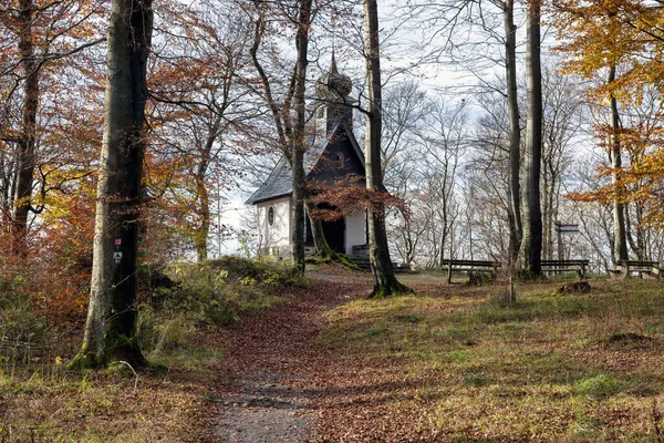 Little chapel at Rothaarsteig hiking trail near Brilon in German Sauerland — Stock Photo, Image