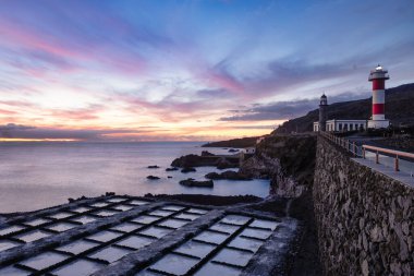 La Palma, Kanarya Adaları 'ndaki Salinas de Fuencaliente' de günbatımı