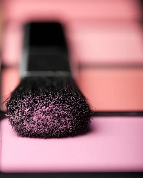 Makeup brush and cosmetic powder close up — Stock Photo, Image