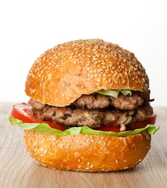 Hamburger üzerinde ahşap