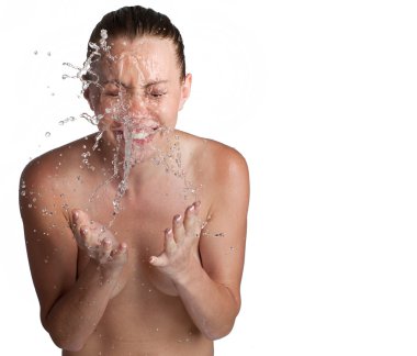 güzel bir kadınla temiz cilt sıçrama ile genç duygusallık