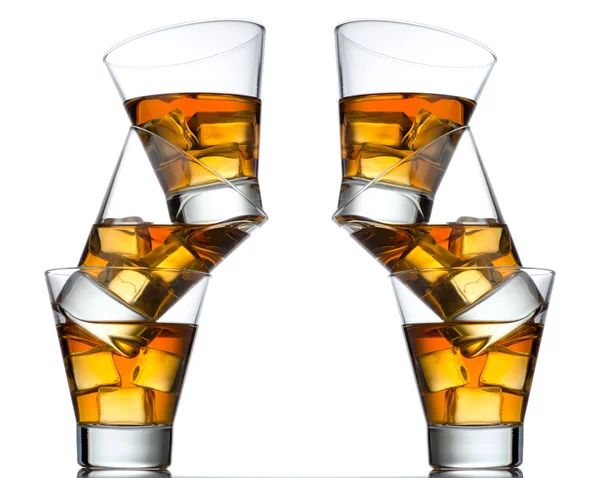 Üç bardak viski izole buzlu — Stok fotoğraf