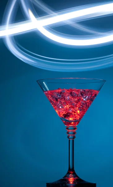 Nytt år 2014 cocktail på blå bakgrund — Stockfoto