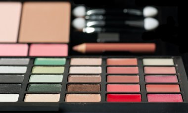 renkli göz farı paleti kadar yapmak