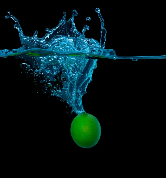 Lime splashing in water — Stock Photo, Image