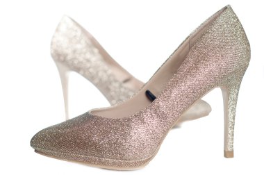 Beyaz arka planda kadın ayakkabıları