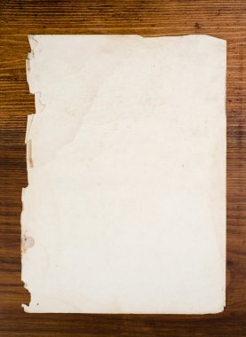 Ahşap arka planda eski kağıt