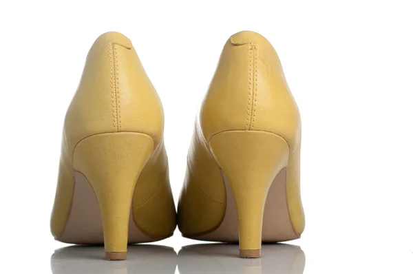 Chaussures femmes talon haut jaune — Photo