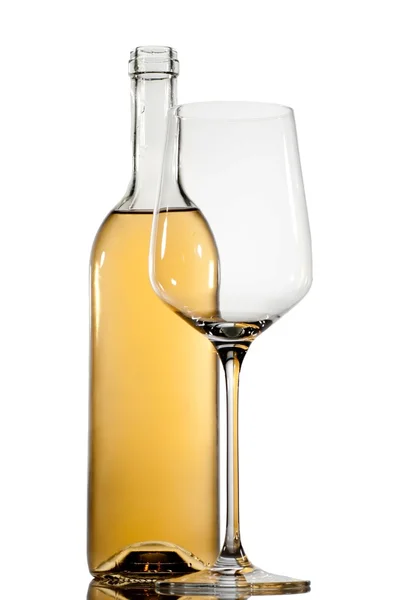 Wijnglas met witte wijn. — Stockfoto
