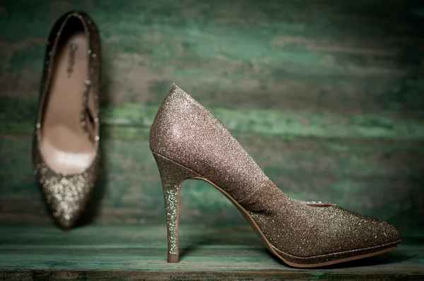 Golden women shoes — Stock Photo, Image