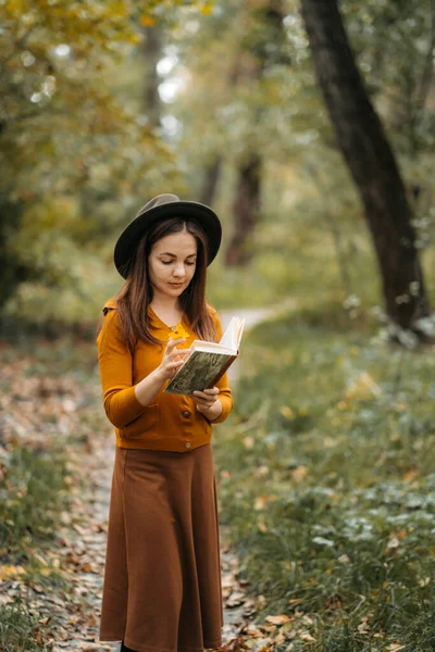 Portrait Woman Hat Young Candid Woman Knitted Sweater Brown Hat — Stock Photo, Image