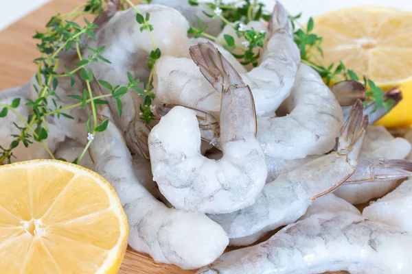 Frozen Raw Shrimps Peeled Wooden Cutting Board Herbs Lemon Royaltyfria Stockfoton