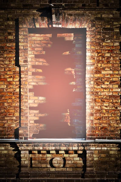 Gat in een baksteen-venster — Stockfoto