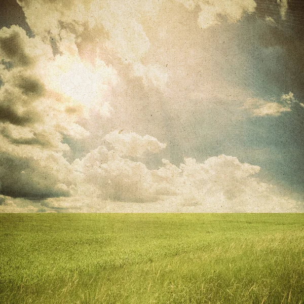 Campo verde y cielo azul — Foto de Stock