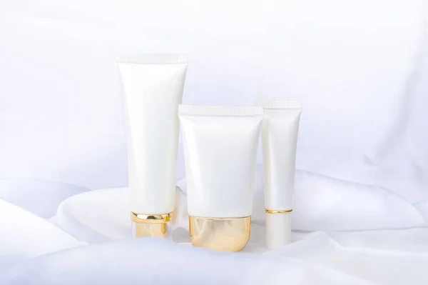 Set Kosmetikbehälter Blanko Etikett Kosmetiktuben Für Branding Mock Auf Weißem — Stockfoto