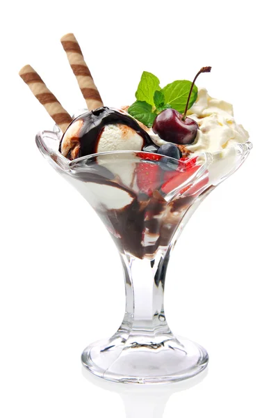 Vanilková zmrzlina v skleněná váza — Stock fotografie