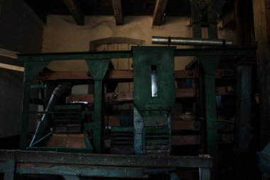 Değirmen, un, eski ekipman, terkedilmiş fabrika, Potocki değirmeni, un, değirmen taşı